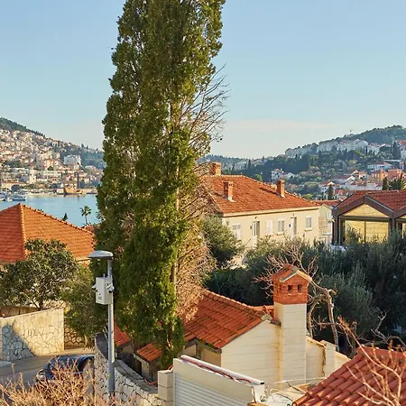 Leo's Charming Ii * دوبروفينك