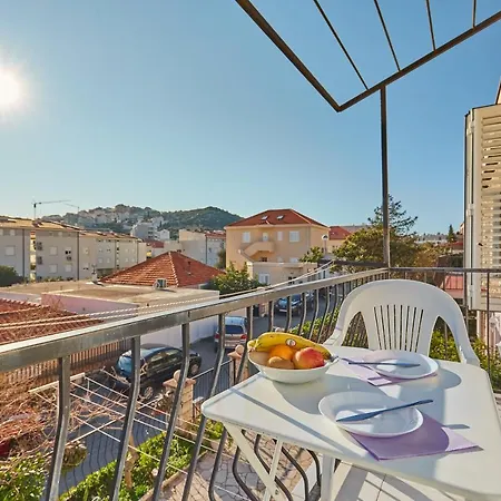 Leo's Charming Ii * دوبروفينك