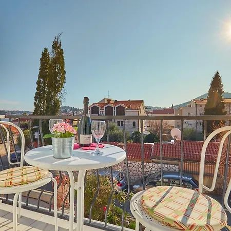 Leo's Charming Ii * دوبروفينك