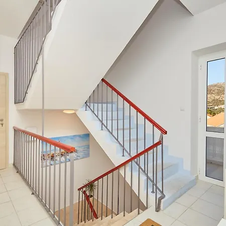 Leo's Charming Ii Apartment *