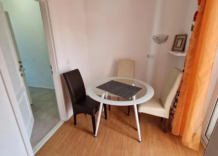 Leo's Charming Ii Apartman