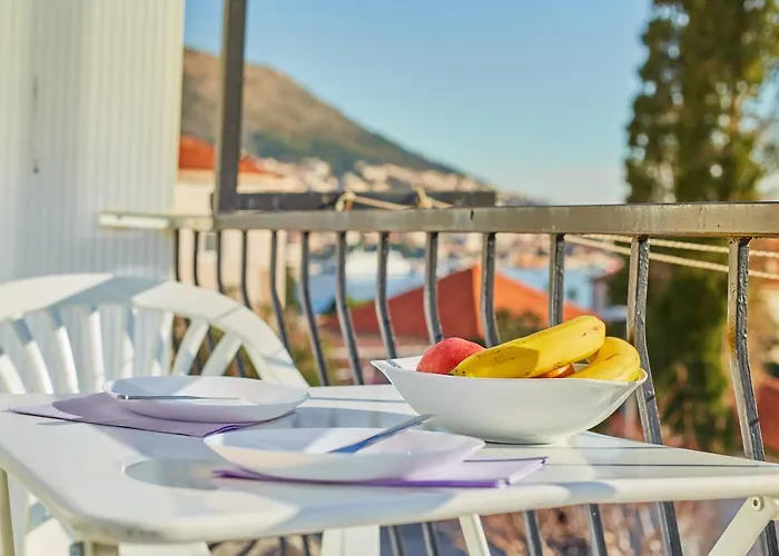 Leo's Charming Ii Apartment