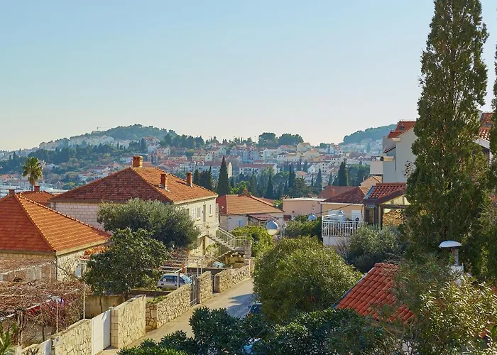 Leo's Charming Ii Apartment