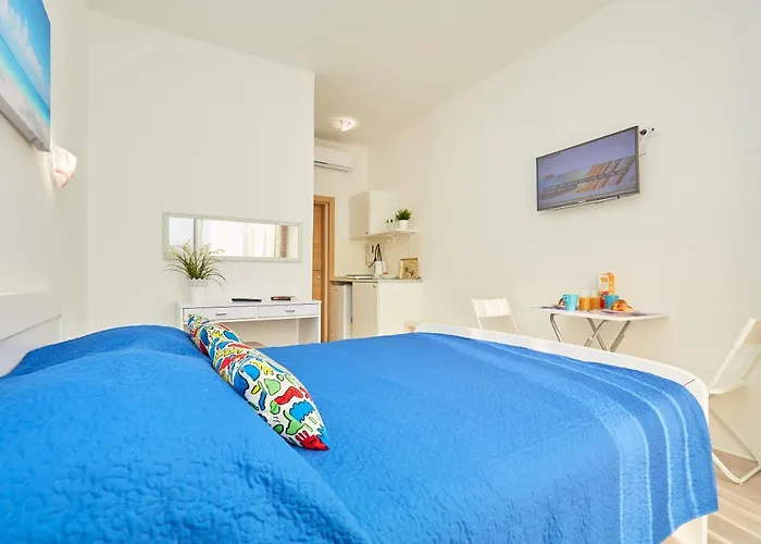 Leo's Charming Ii Apartment *