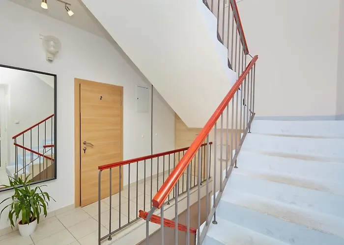 Apartment Leo's Charming Ii