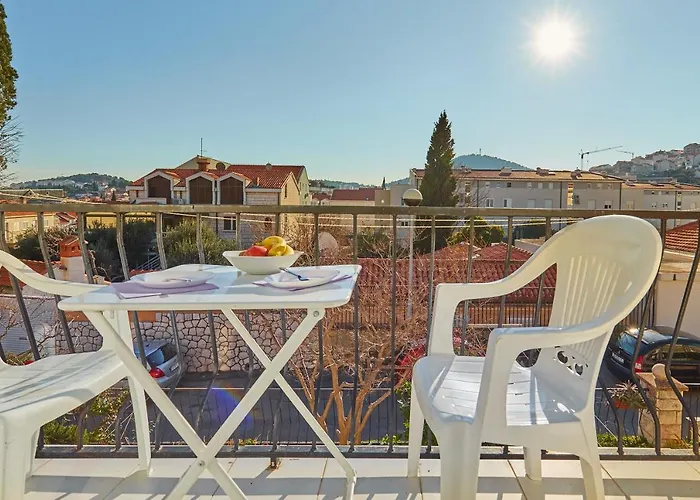 Leo's Charming Ii Apartment *