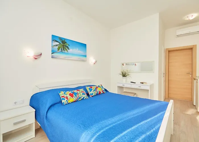 Leo's Charming Ii Apartment