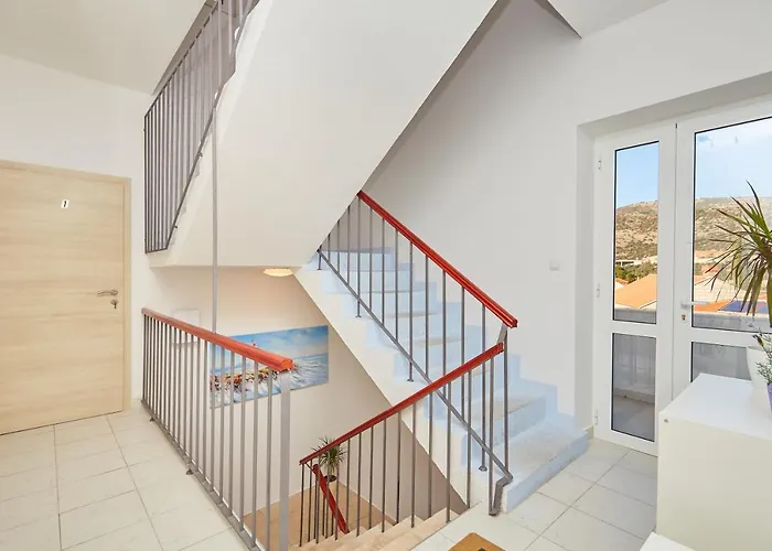 Leo's Charming Ii Apartment *